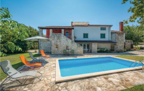 2 Bedroom Pet Friendly Apartment In Rovinj